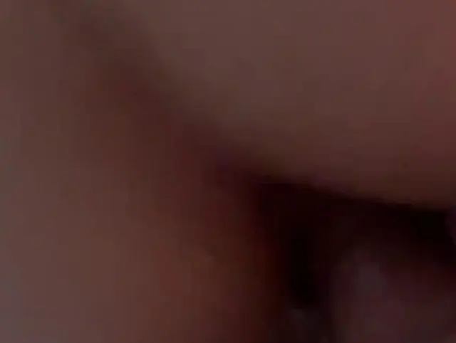 Sie mag es in den Arsch, die kleine Schlampe ??????