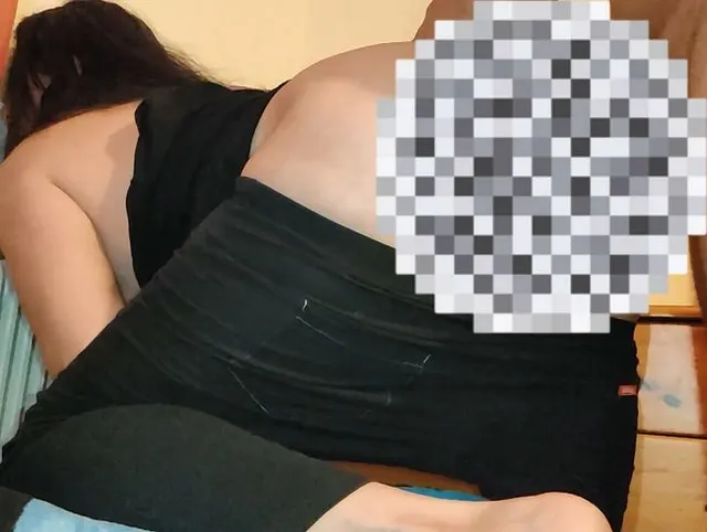 Ich habe die Frau meiner besten Freundin gefickt und sie bringt mich dazu, in ihren Arsch zu spritze