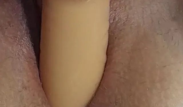 Dildo in der Pussy und Plug im Arsch - schön nass für dich ?