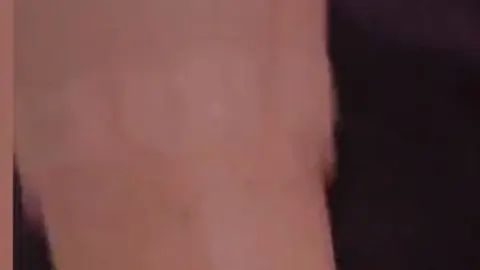 Extrem schnell von der Fickmaschiene Anal und vaginal gefickt