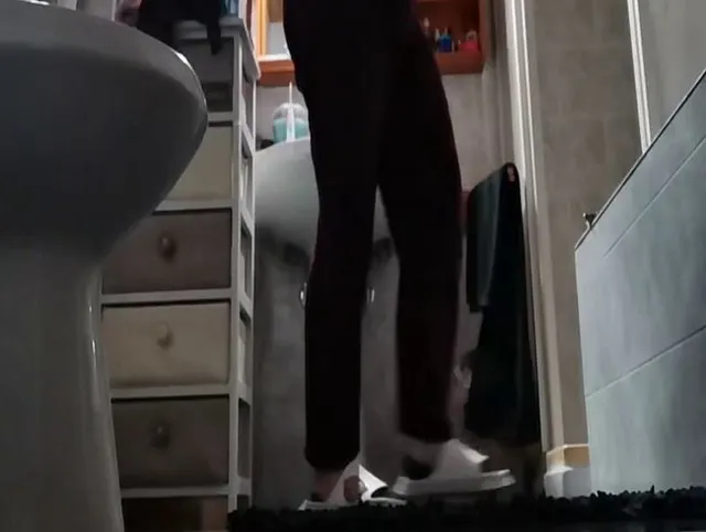 Dyeing My Hair In The Bathroom: Floor POV, Huge Big Ass & Loud Wet Farts