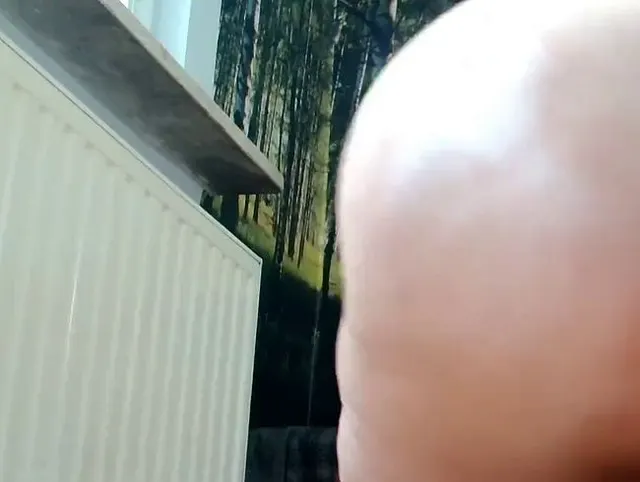 Reiten des eingeölten Arschlochs und der Muschi eines großen schwarzen Dildos, Teil 2/2