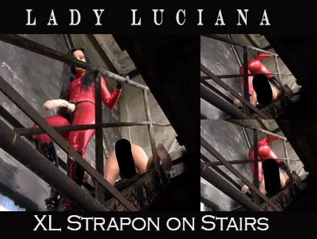 MIT DEM MEGASCHWANZ AUF DER TREPPE GEFICKT