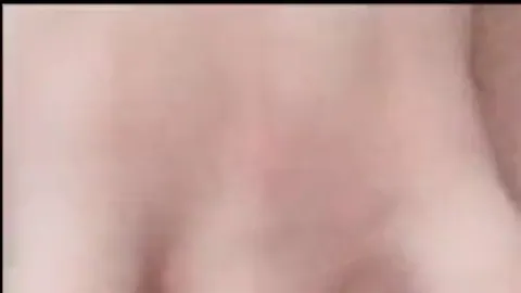 Grosser anal plug in der dusche dehnt meinen Arsch