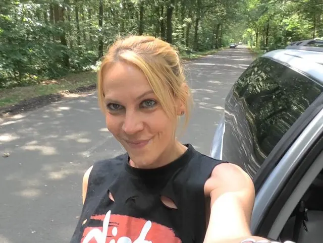Geiles Date auf stark besuchtem Parkplatz