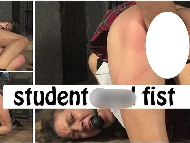 student anal fist !
