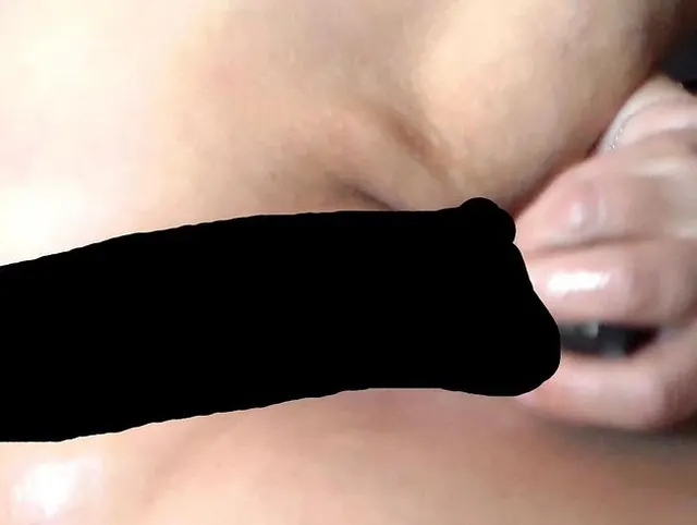 Jen has a buttplug in ass and use a dildo in pussy