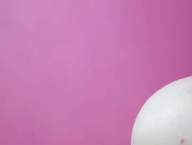 Auf aufblasbarem Donut mit Glasdildo und Plug besorgt