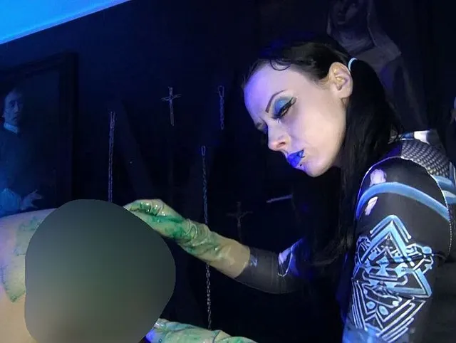 Fantasy-Fisting im Weltraum