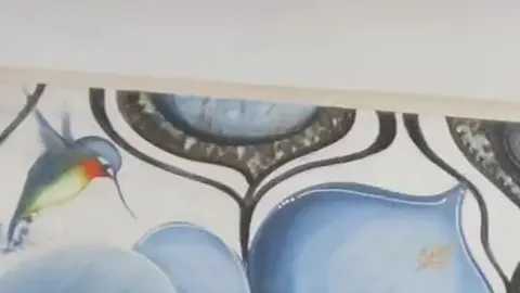 Mach mit einem großen Dildo einen weiten Arsch.