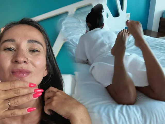 Die untreue Ehefrau genießt zwei Schwänze und kommt zu mehreren Squirting-Orgasmen