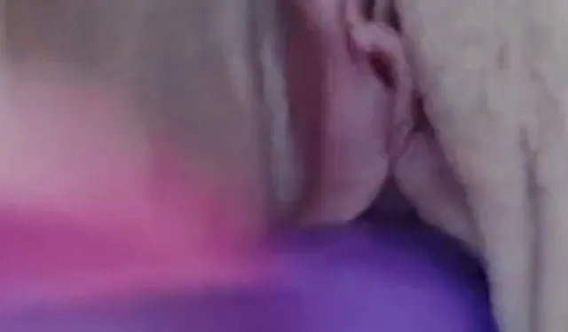 Ein Traum in lila für Arsch und pussy