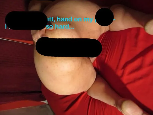 Hinein in den Arsch muss der rosa Dildo