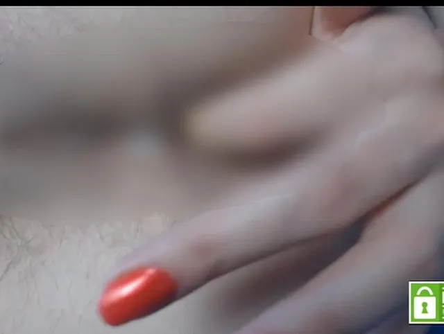 Super haariges Arschloch spielen und fingern extrem nah