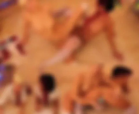2 Teen Girls 5 Löcher Teil 1
