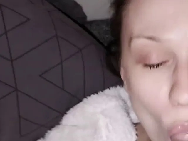 Er weckt mich mit seiner riesen Latte (nur POV für euch)