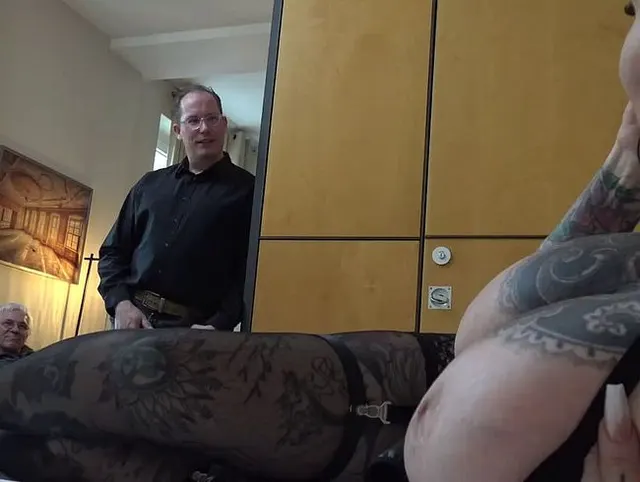 Pornostar Cat-Coxx fickt den alten Ronny
