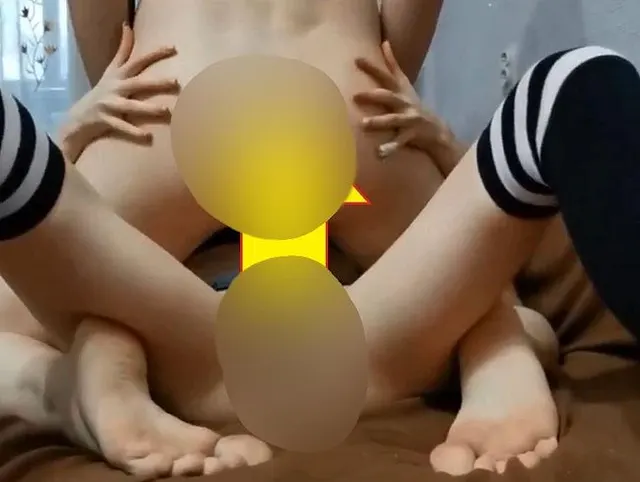Ich bin eine herrin und ich ficke anal mit strapon und gebe meinen sklaven in verschiedenen posen