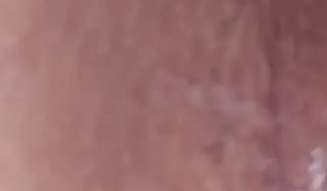 Die geile Rosette wird von einem fickenden Vibrator hart ran genommen