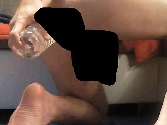 0,7l Flasche derbe im Arsch