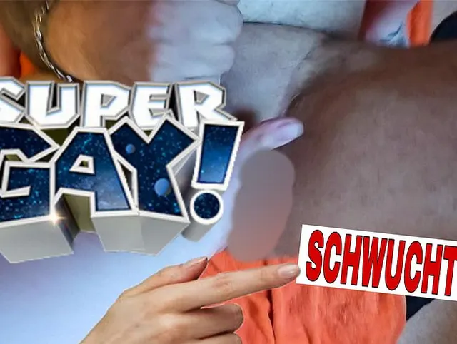 DIESER SCHWUCHTEL BEKOMMT SEIN ARSCHLOCH GEFINGERT