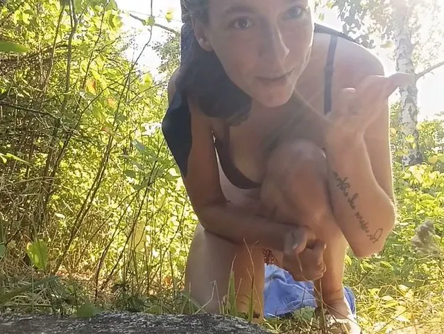 Solo Masturbation einer Brünette