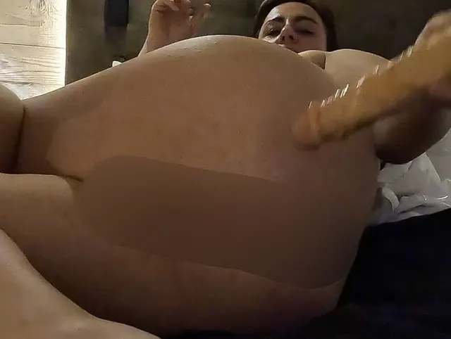 BBW - fickt sich mit Dildo anal