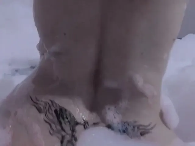 sexy heiße latina beim baden