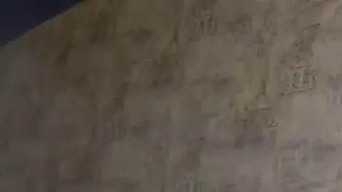 Erst ein Finger und dann eine große Überraschung für meine beste Freundin