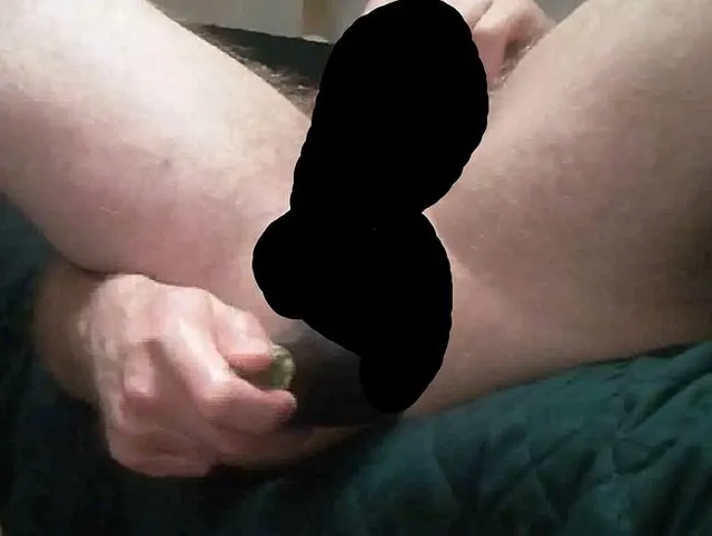 Fette Aubergine dehnt den Arsch